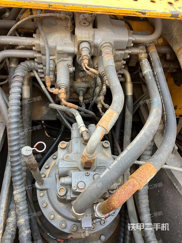 回轉(zhuǎn)馬達(dá)和主控閥（整機(jī)外觀）