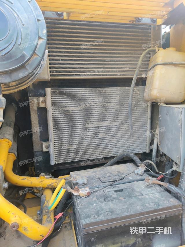 散熱器正面(大件艙室) 散熱器正面(大件艙室)