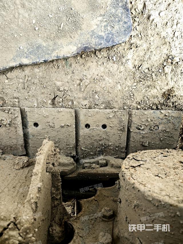 左驅(qū)動(dòng)輪（行走機(jī)構(gòu)）