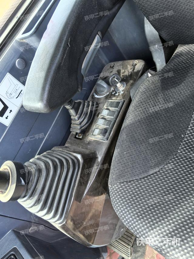 座椅左側(cè)控制臺(tái)/音響/含左手柄（駕駛室部分）