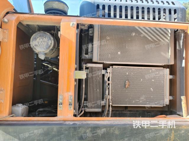 散熱器正面(大件艙室) 散熱器正面(大件艙室)