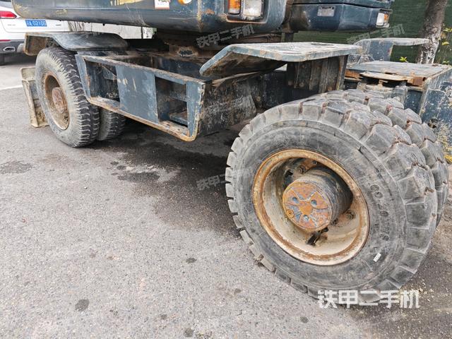 左側(cè)履帶整體?(行走機(jī)構(gòu)) 左側(cè)履帶整體?(行走機(jī)構(gòu))