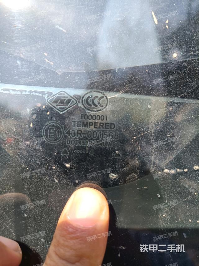 左后方玻璃角標（駕駛室部分）