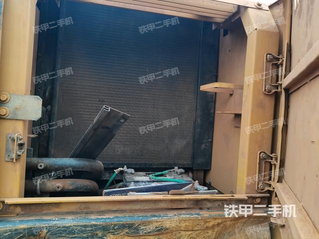 散熱器正面(大件艙室) 散熱器正面(大件艙室)