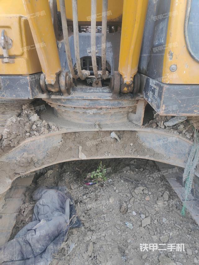 轉(zhuǎn)盤和下車架正前（工作和回轉(zhuǎn)裝置）