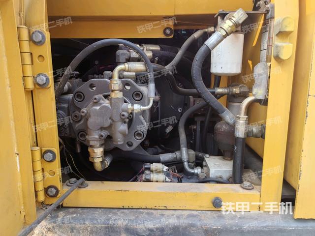 液壓泵艙室正面整體（整機(jī)外觀(guān)）