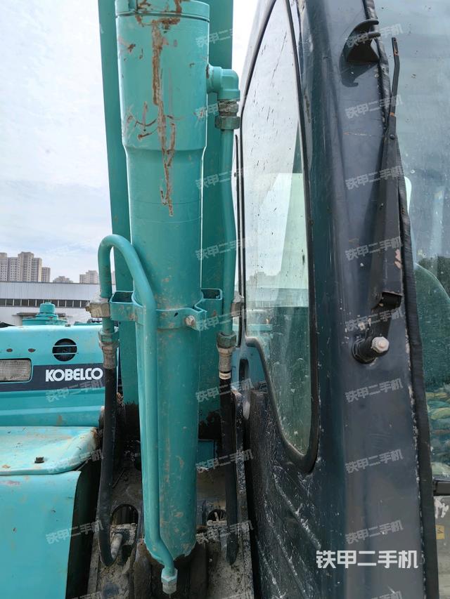 大臂根部?斜（工作和回轉(zhuǎn)裝置）