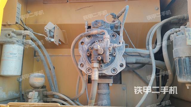 液壓泵艙室正面整體(整機外觀) 液壓泵艙室正面整體(整機外觀)