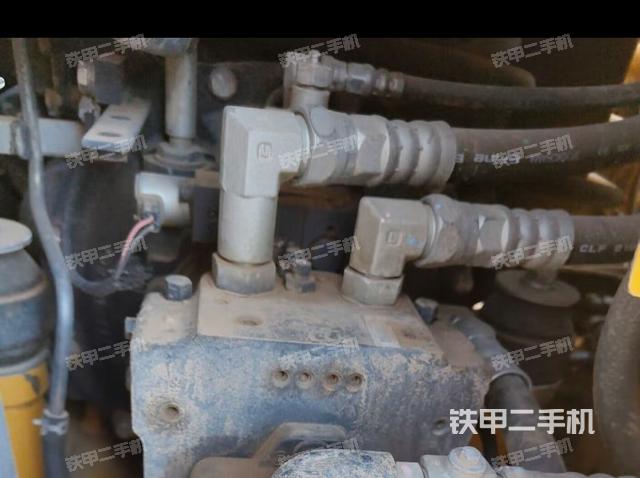 液壓泵艙室正面整體（整機(jī)外觀）