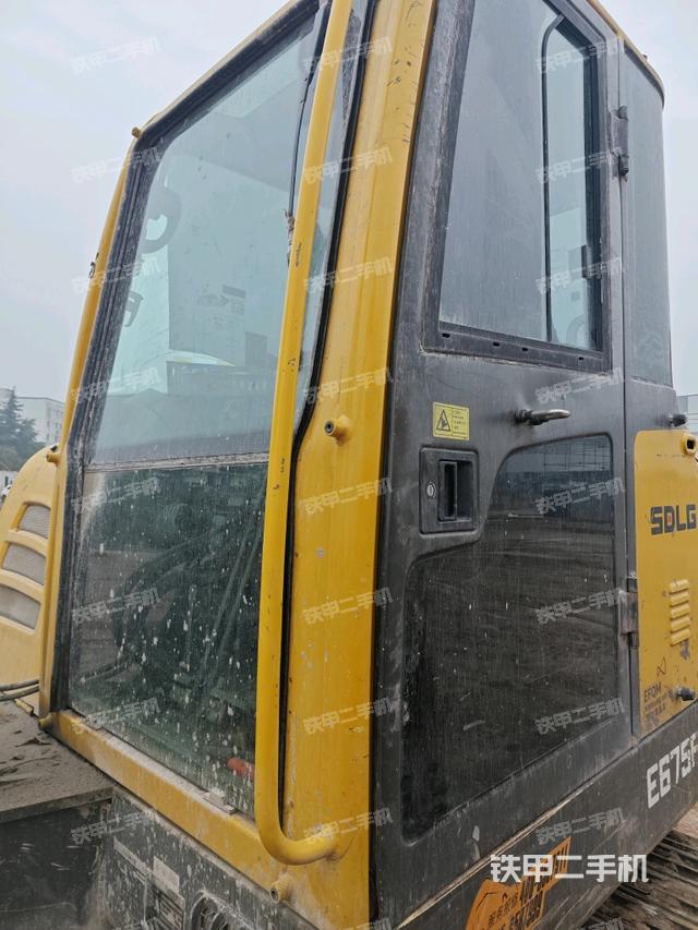 ?駕駛室正側(cè)（駕駛室部分）