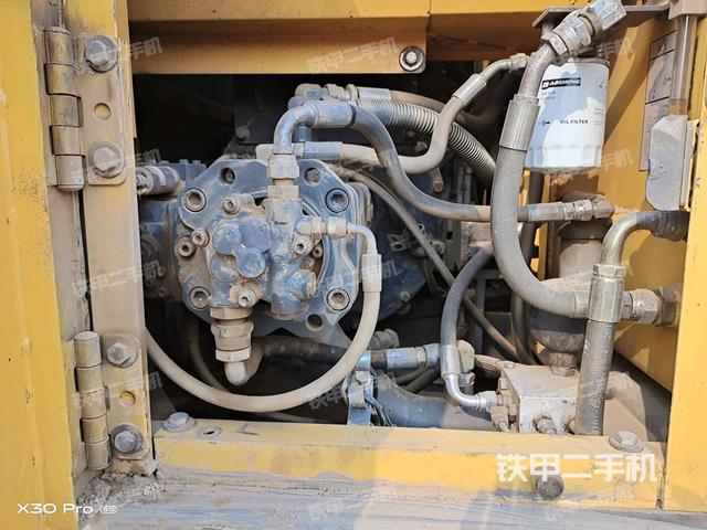 液壓泵艙室正面整體（整機(jī)外觀）