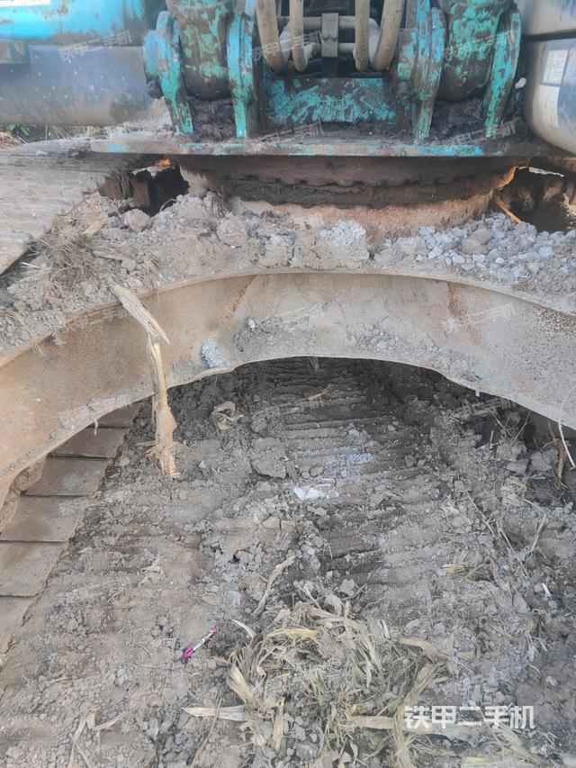 轉(zhuǎn)盤和下車架正前（工作和回轉(zhuǎn)裝置）