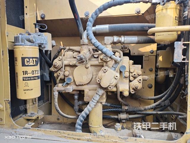 液壓泵艙室正面整體(整機(jī)外觀) 液壓泵艙室正面整體(整機(jī)外觀)