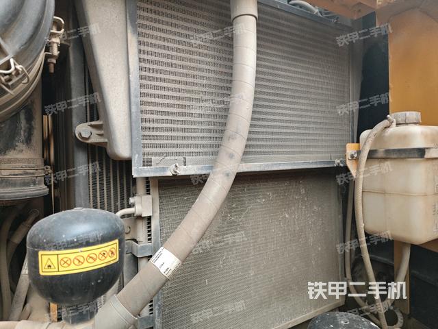 散熱器正面(大件艙室) 散熱器正面(大件艙室)