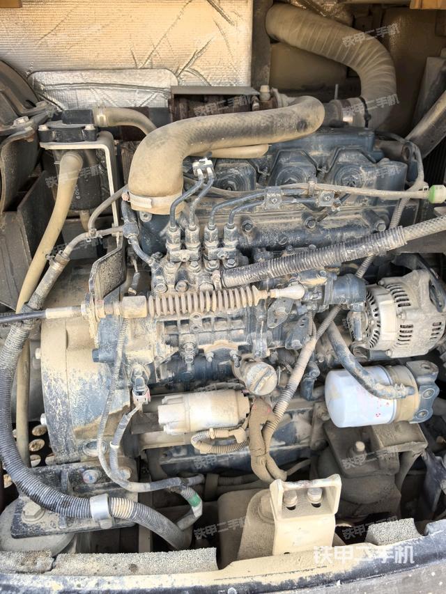 發(fā)動(dòng)機(jī)室（上車部件）