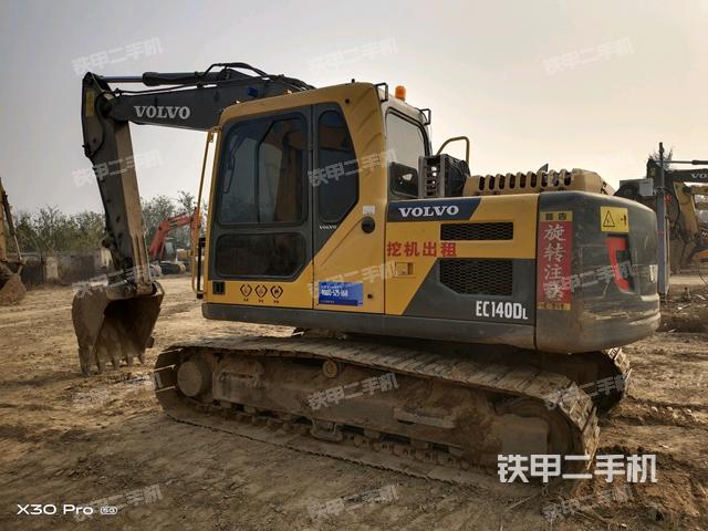 沃尔沃EC140D挖掘机的设备实拍-第2张实拍照片