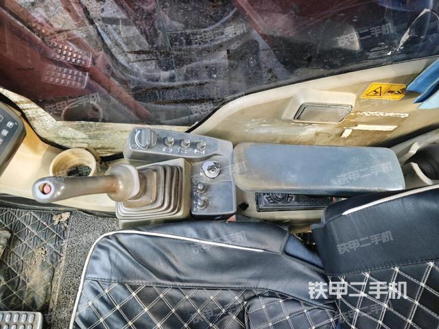 座椅左側(cè)控制臺/音響/含左手柄（駕駛室部分）