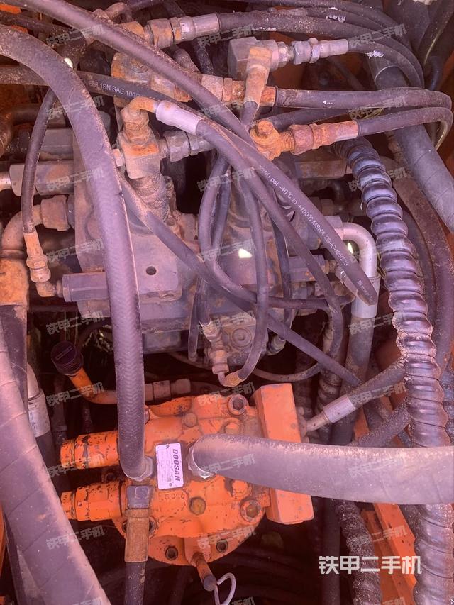 回轉(zhuǎn)馬達和主控閥（整機外觀）