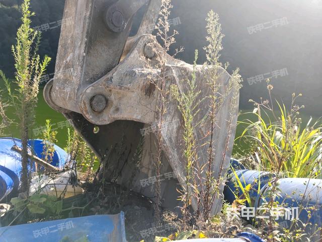 鏟斗右后整體(工作和回轉(zhuǎn)裝置) 鏟斗右后整體(工作和回轉(zhuǎn)裝置)