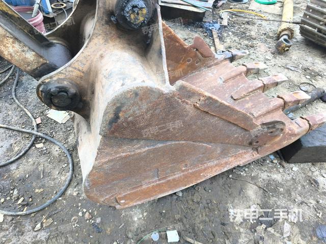 鏟斗45度(工作和回轉(zhuǎn)裝置) 鏟斗45度(工作和回轉(zhuǎn)裝置)