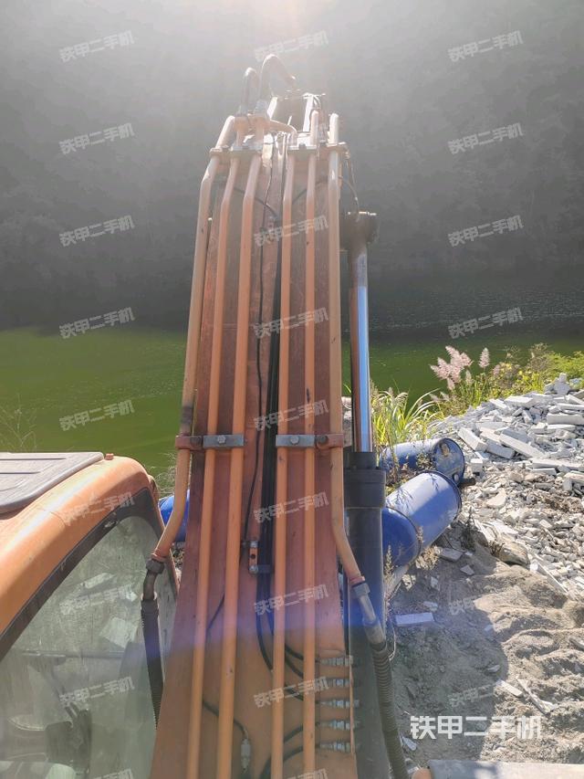 大臂背部俯視(工作和回轉(zhuǎn)裝置) 大臂背部俯視(工作和回轉(zhuǎn)裝置)