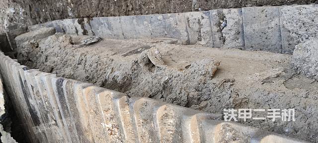 單側(cè)履帶整體（整機外觀）