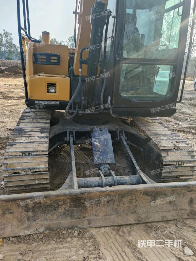 轉(zhuǎn)盤和下車架正前（工作和回轉(zhuǎn)裝置）