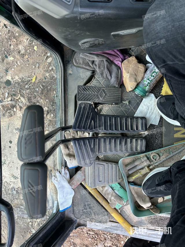 駕駛室整體（整機(jī)外觀）