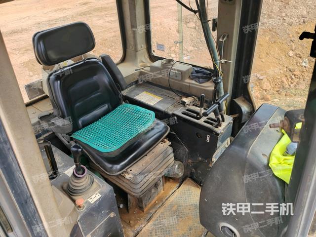 玻璃角標(biāo)(推土機駕駛室) 玻璃角標(biāo)(推土機駕駛室)