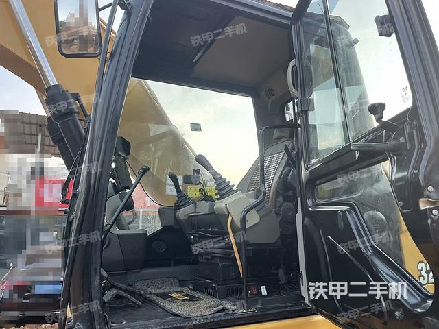 駕駛室頂部(整機外觀) 駕駛室頂部(整機外觀)