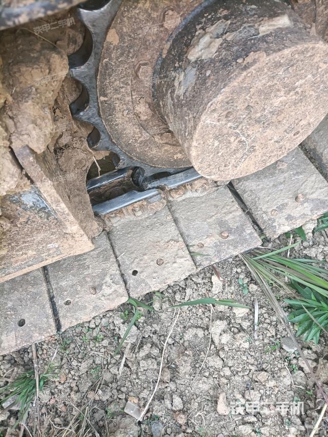 右驱动轮(行走机构) 右驱动轮(行走机构)