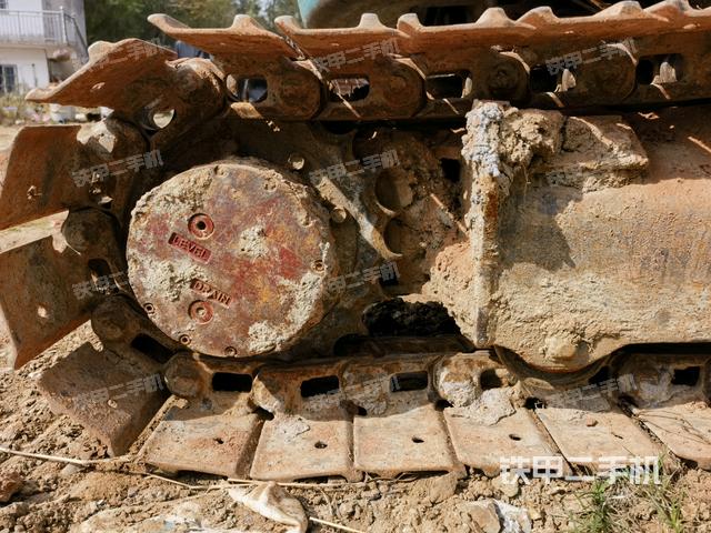 右驅(qū)動輪（行走機構(gòu)）