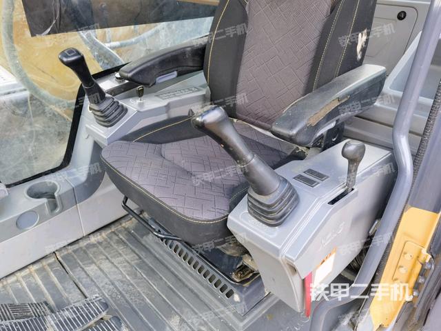 座椅左側(cè)控制臺(tái)/音響/含左手柄（駕駛室部分）