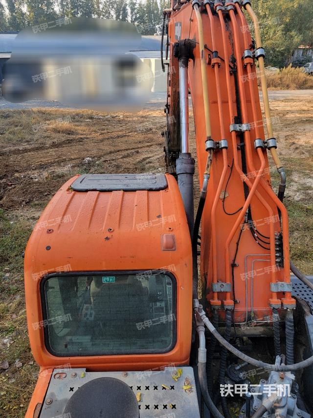 駕駛室頂部（整機外觀）