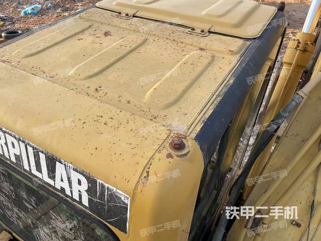 駕駛室頂部（整機外觀）