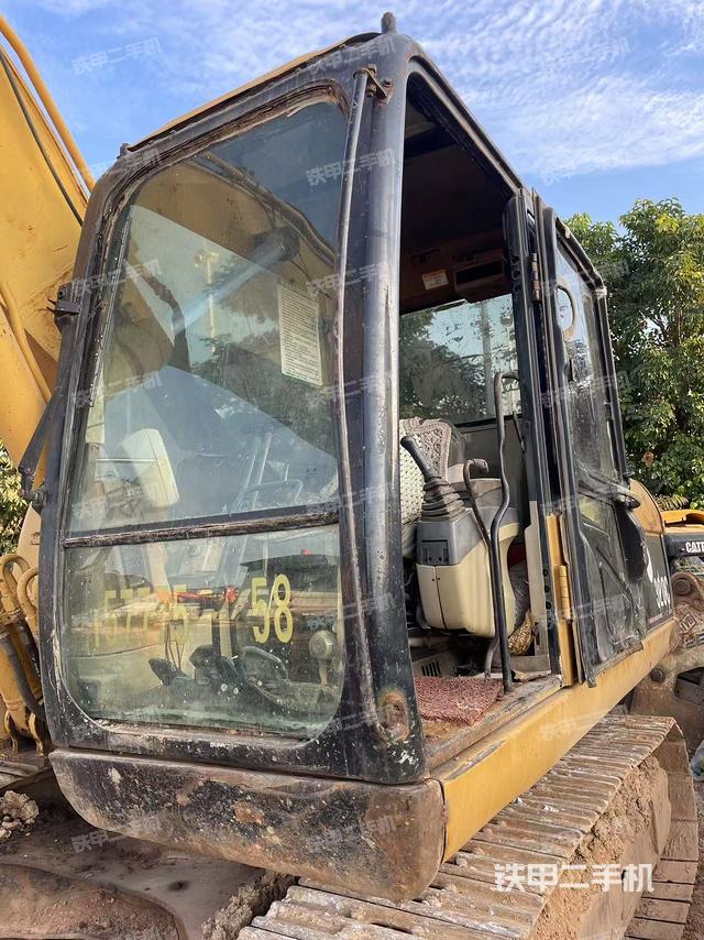 駕駛室整體（整機外觀）