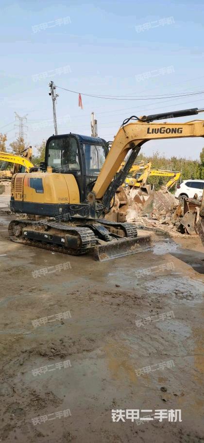 駕駛室頂部（整機外觀）