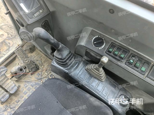 座椅右側(cè)控制臺(tái)/鑰匙門/油門/含右手柄（駕駛室部分）