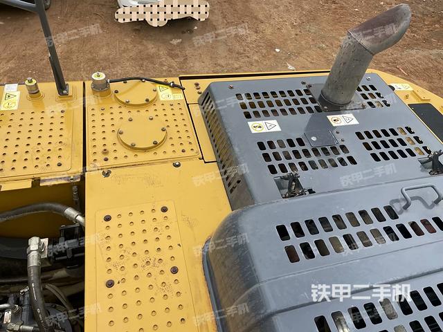 駕駛室頂部（整機外觀）