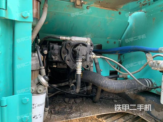 液壓泵艙室正面整體（整機(jī)外觀）