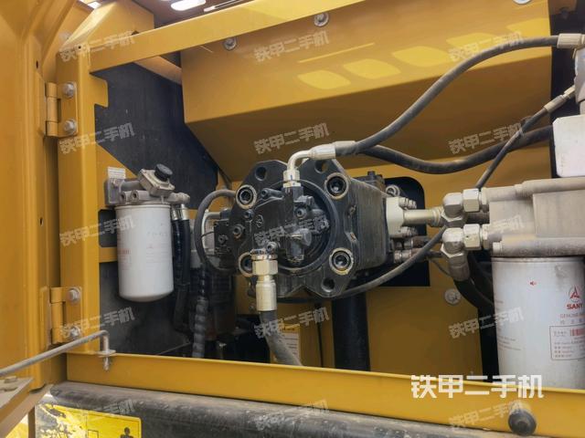 液壓泵艙室正面整體（整機(jī)外觀）