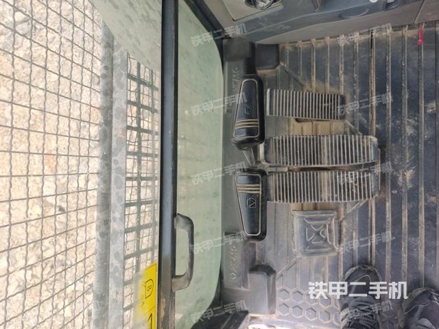 左后方玻璃角標(biāo)（駕駛室部分）