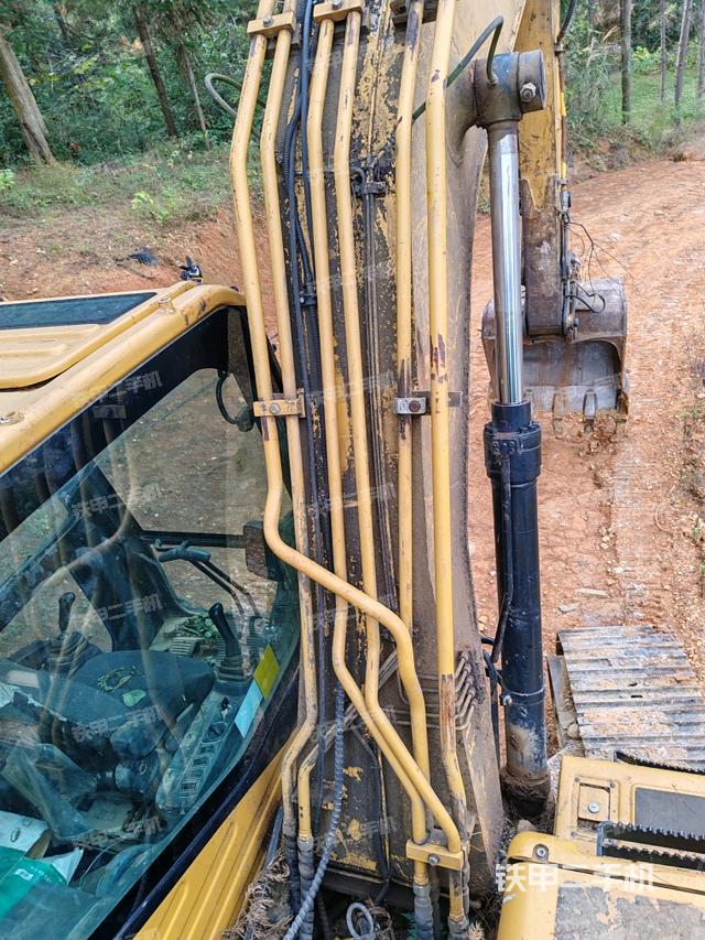 大臂背部俯視（工作和回轉(zhuǎn)裝置）