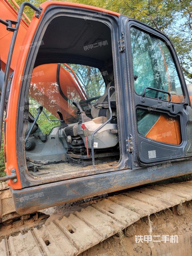 駕駛室整體（整機外觀）