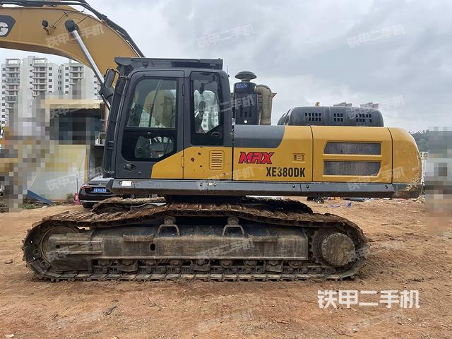 駕駛室整體（整機外觀）