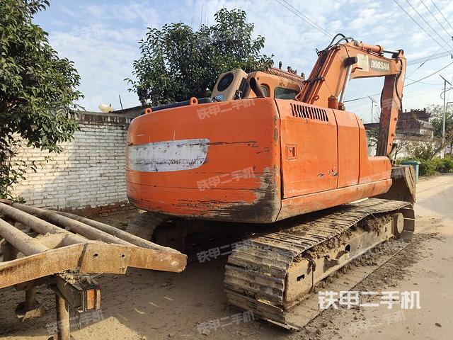 整機(jī)右后45°(整機(jī)外觀) 整機(jī)右后45°(整機(jī)外觀)