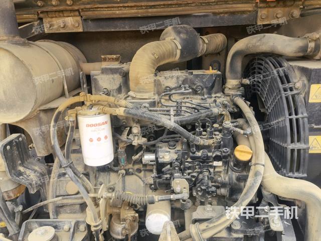 回轉(zhuǎn)馬達和主控閥（整機外觀）