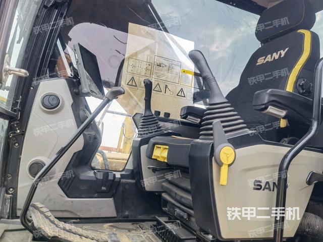 駕駛室整體（整機(jī)外觀）