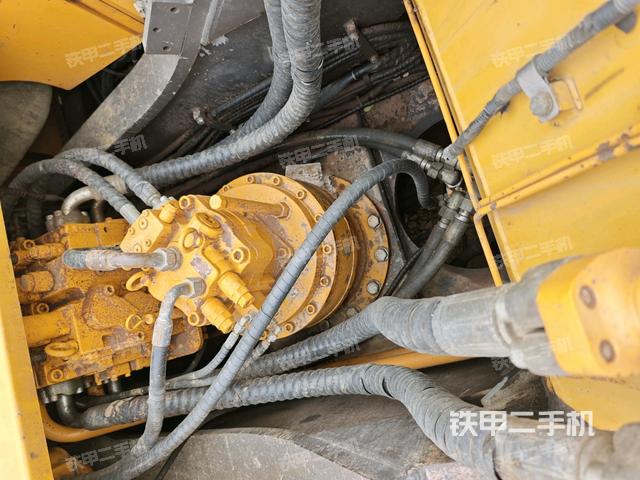 回轉(zhuǎn)馬達(dá)和主控閥（整機(jī)外觀）