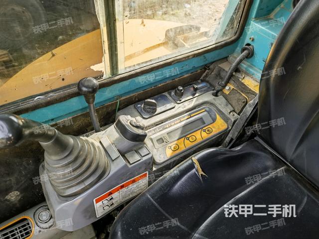 座椅右側(cè)控制臺/鑰匙門/油門/含右手柄（駕駛室部分）